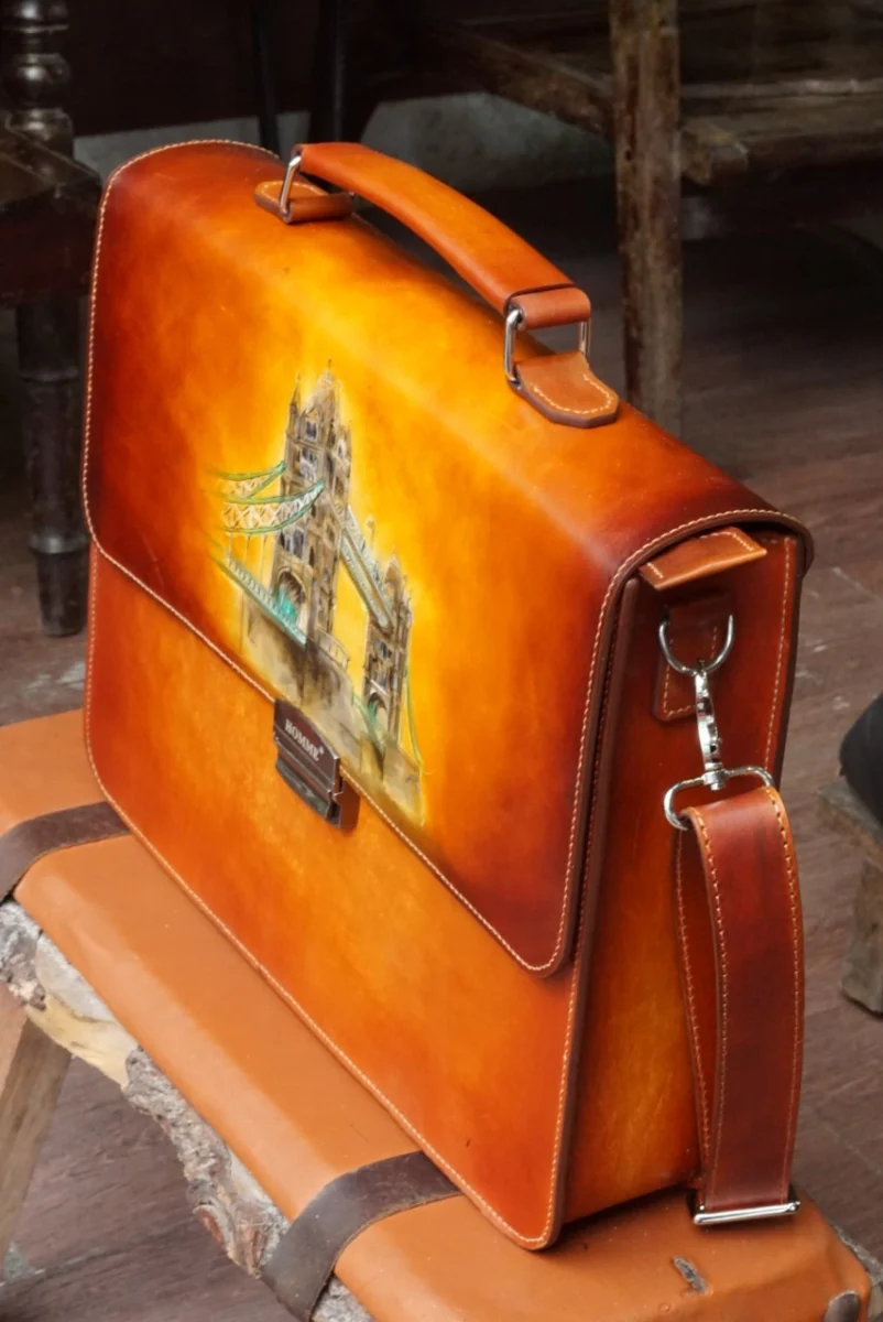 Saigon Leather’s Customizable Artfully Engraved Leather Briefcase - version Tower Bridge, London - Image 4