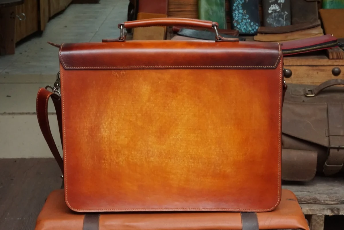 Saigon Leather’s Customizable Artfully Engraved Leather Briefcase - version Tower Bridge, London - Image 5