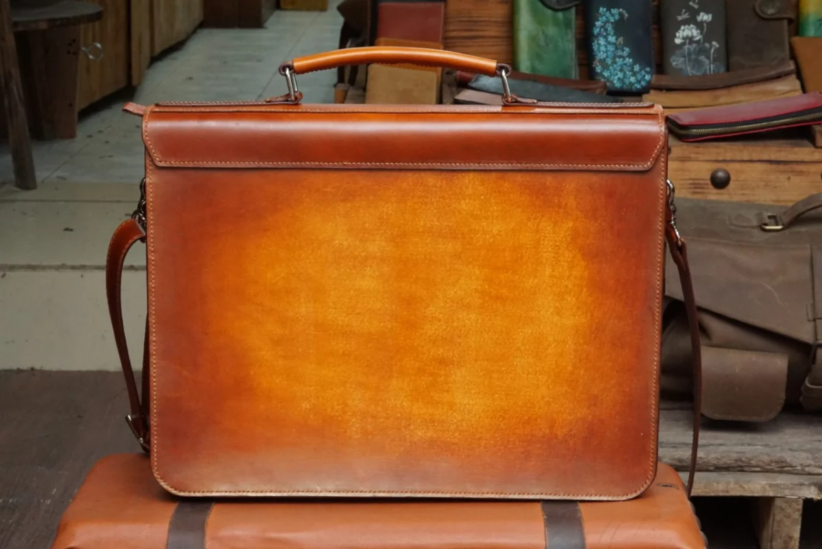 Saigon Leather’s Customizable Artfully Engraved Leather Briefcase - version Colosseum Rome - Image 3