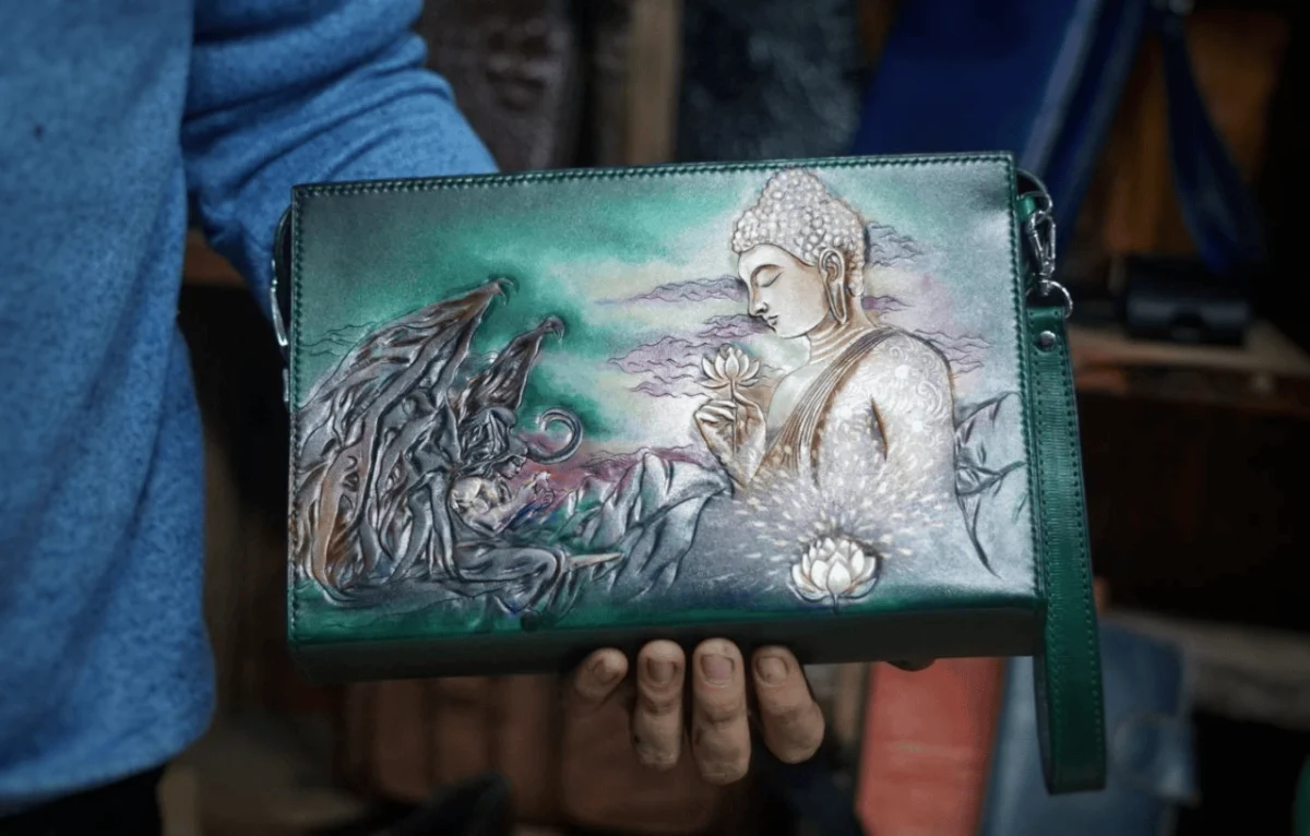 Saigon Leather’s Customizable Double-Sided Engraved Leather Handbag – Enlightenment Amidst Darkness Edition - Image 4