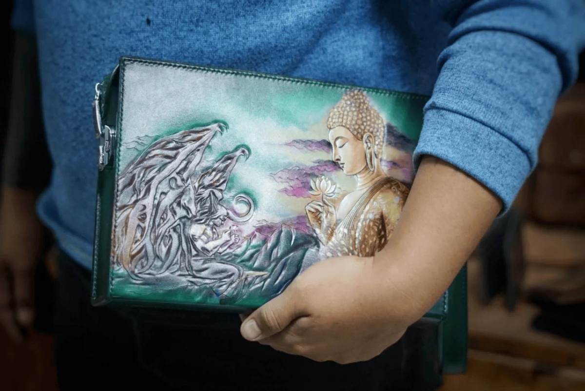 Saigon Leather’s Customizable Double-Sided Engraved Leather Handbag – Enlightenment Amidst Darkness Edition - Image 5