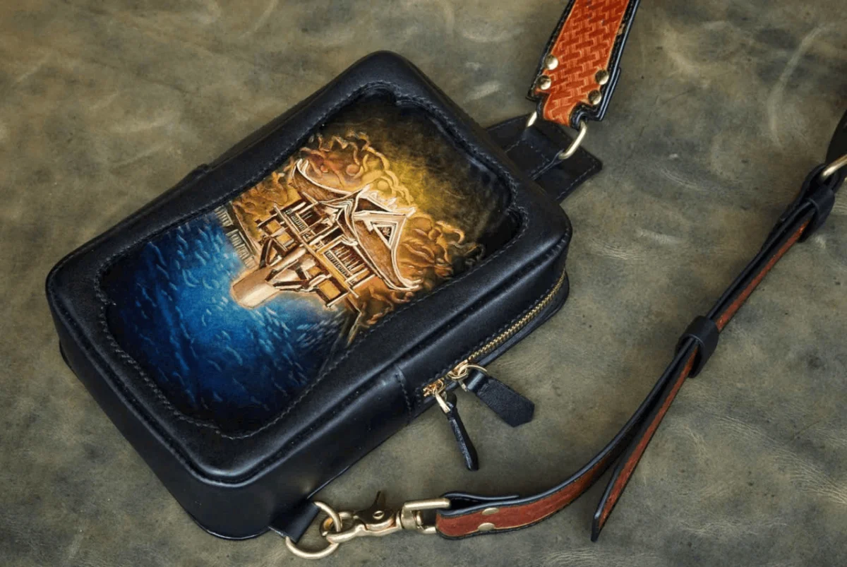 Saigon Leather’s Customizable Double-Sided Engraved Leather Handbag – Luminous Pavilion, Echoing Waters Edition - Image 5